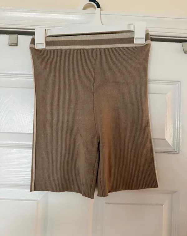 Brown Missguided 2 piece cardigan shorts set size small - Image 4