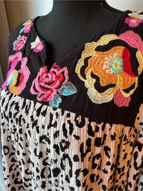 Embroidered Floral Yoke Leopard Print boho peasant top large Euc - Image 2