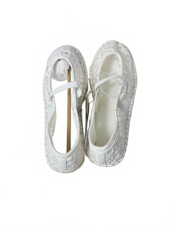 Universal Thread Women's White Floral Lace Memory Foam Flats Size 9.5 - Image 3