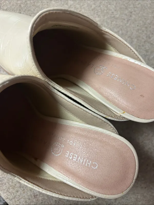 Chinese Laundry ivory Snake print mule size 8 - Image 2