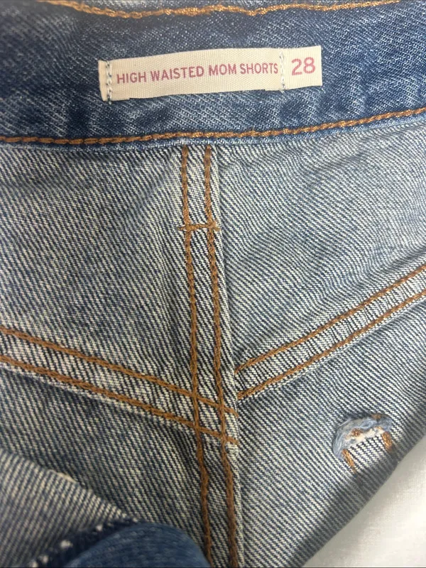 Levi's Shorts Women's Size 28 High Waisted Mom Shorts Frayed Hem Medium Wash - Image 8