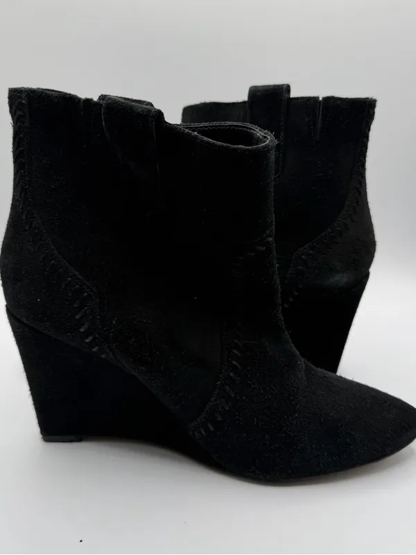 Rebecca Minkoff Black Suede Hidden Wedge Pointed Toe Booties 8.5M - Image 5