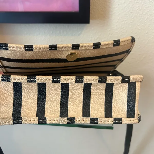 Kate Spade Purse 👜 - Beige and Black Stripe - Image 6