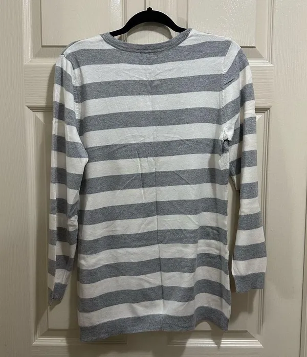 a.n.a. long sleeve deep v-neck sweater Y2K gray and white stripe size large - Image 4