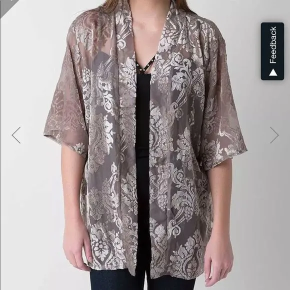 5/$30 🎈 BKE‎ boutique women’s medium velvet cardigan - Image 2