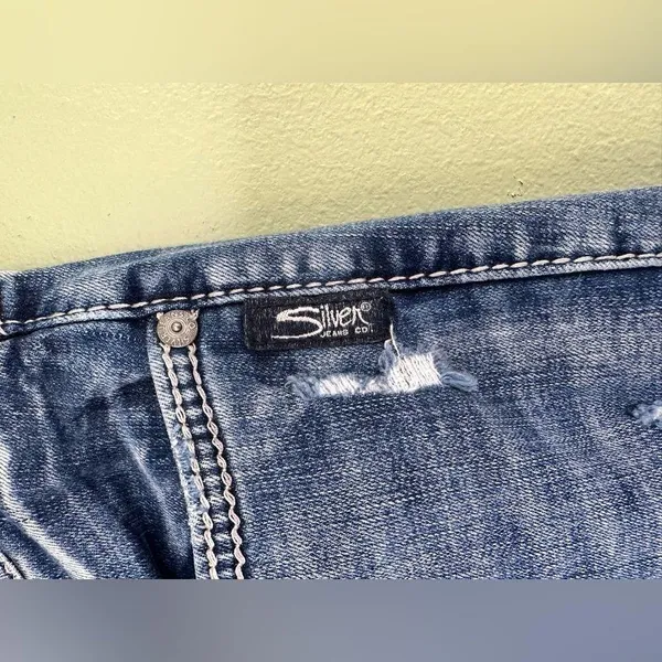 Silver Jeans Suki womens 29/31 medium wash mid rise slim bootcut Distressed blue - Image 4