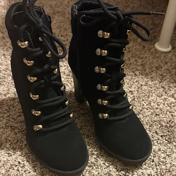 Elegant Black Lace-Up Heeled Boots - Image 2