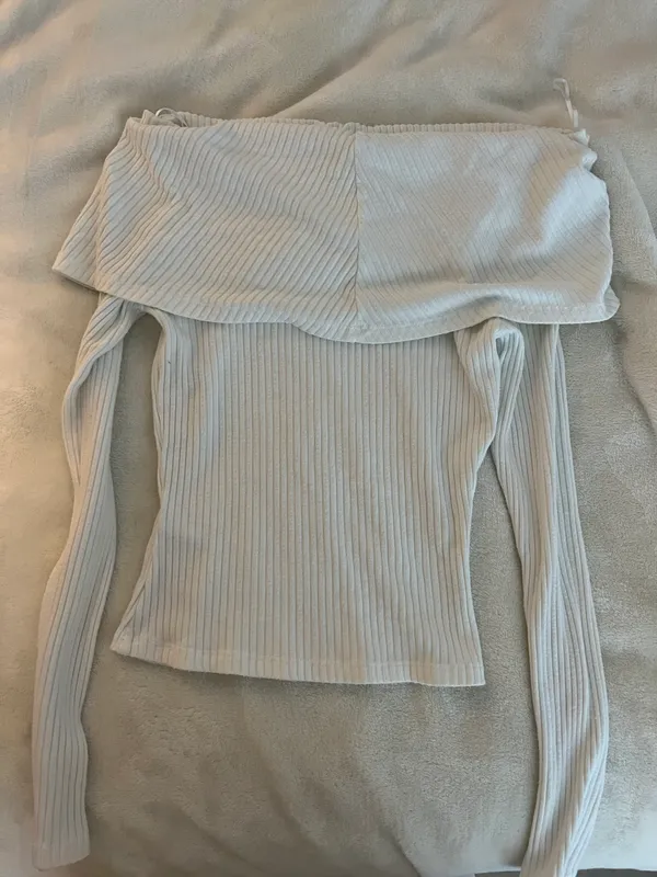 Urban Outfitters Off The Shoulder Long sleeve top - Image 4