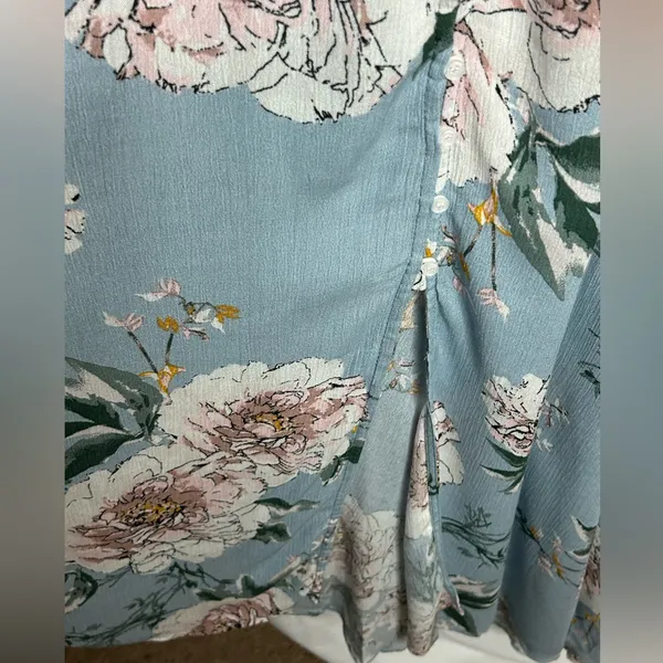 Light Blue Floral Rayon Crinkle maxi dress. Size XS. No brand tag. - Image 4