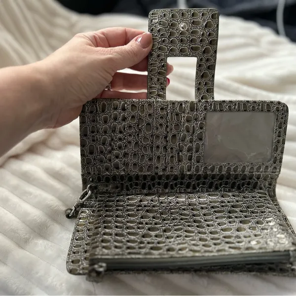Kenneth Cole Reaction vegan patent leather wristlet wallet - Image 4