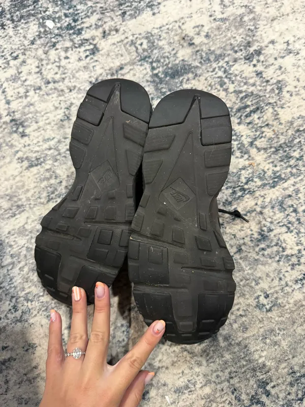 Nike Huarache Shoes - Image 4