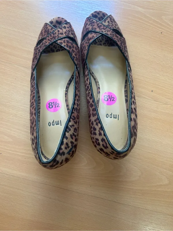 Leopard Heels 8.5 Peep-Toe Leopard print mid Heel in Brown & Black by lmpo - Image 4