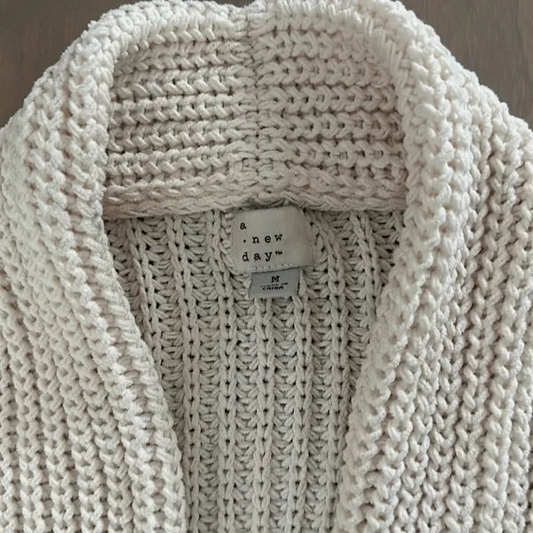 A new day cable cardigan size M worn twice- cream size medium - Image 2