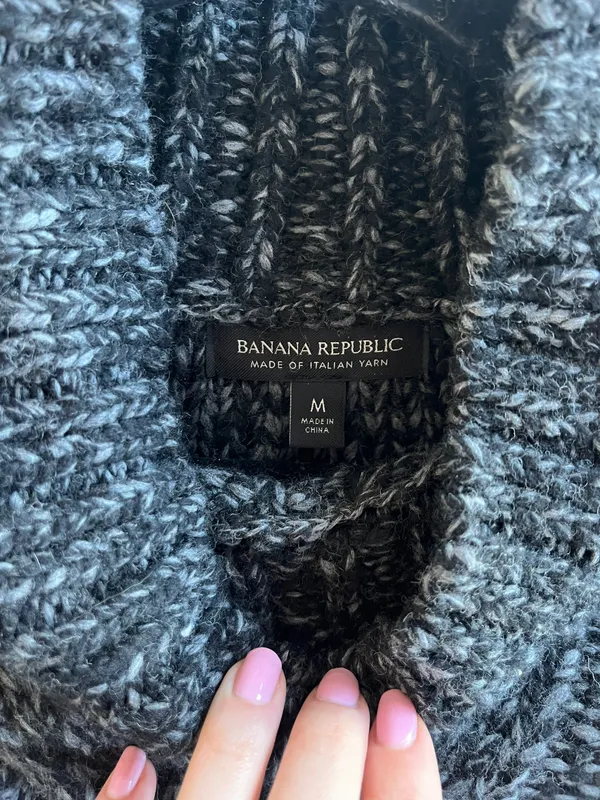 Banana Republic Sweater - Image 3