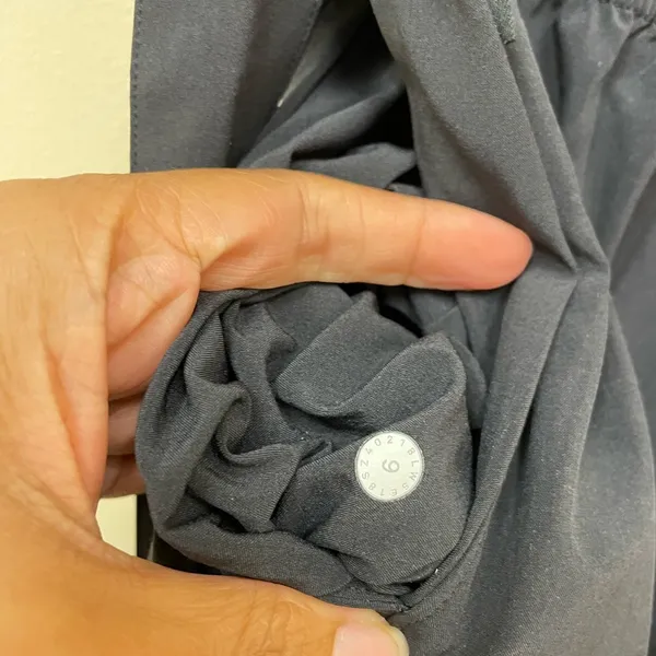 Lululemon Noir Pant Woven in Black - Image 6