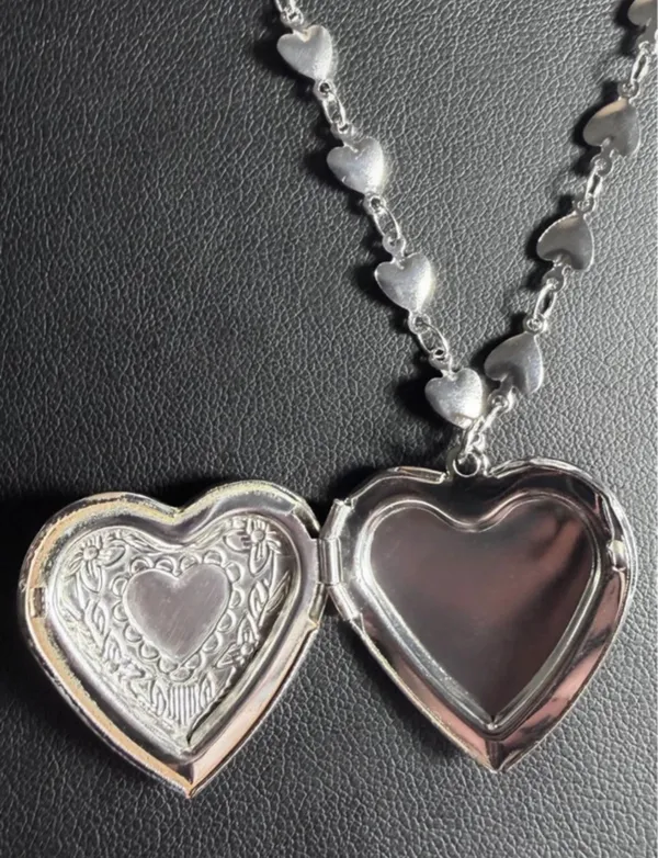Vintage-Style Engraved Silver Heart Locket Necklace w/Tiny Hearts Link Chain 🩶 - Image 3