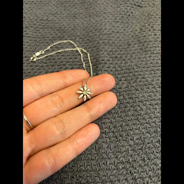 Woman stealing silver 925 necklace beautiful flower shape - Image 3