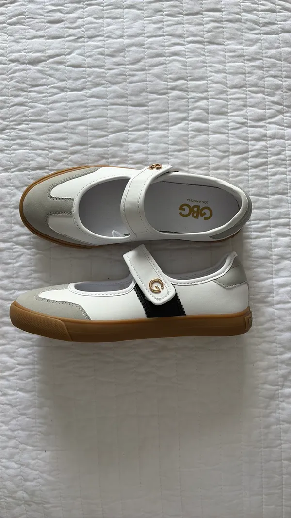 GBG Sneakers White Size 5.5 - Image 2