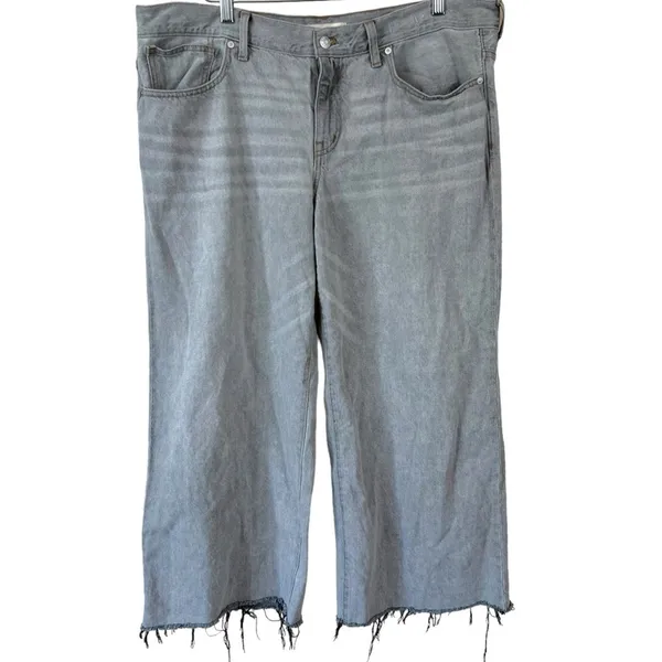 Madewell LOW-RISE SUPERWIDE-LEG Frayed Crop Jeans - Image 14
