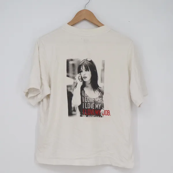 Uniqlo UT The Devil Wears Prada Graphic T-Shirt Cream Large Anne Hathaway Movie - Image 5