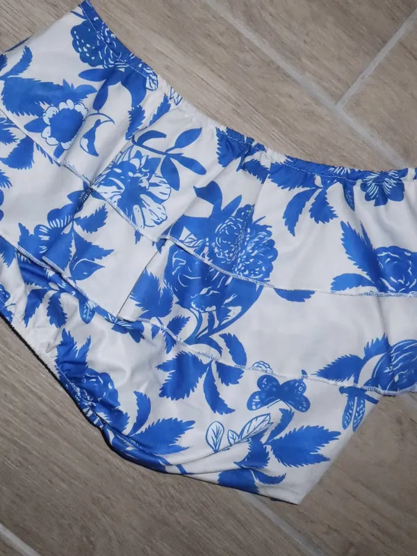 One-Shoulder Blue Floral Ruffle Crop Top - Image 5