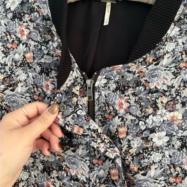 Free People Floral Oversized Bomber Jacket Size Medium - Image 4