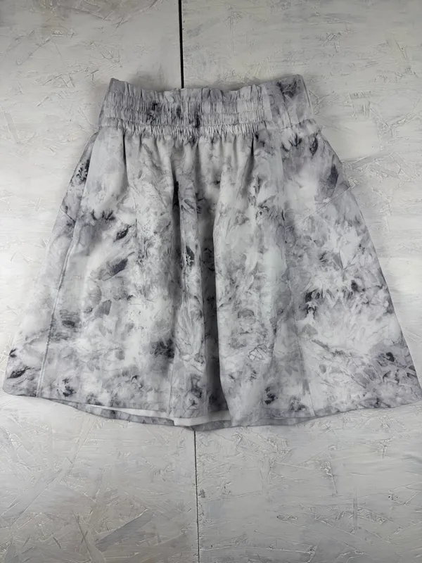 Lululemon Brisk‎ Stroll Skirt Gray White Marble Tie Dye Liner Shorts Womens 2 - Image 2
