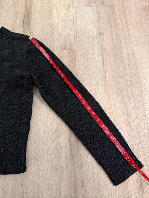 100% Lambswool Grey Black V Neck Sweater - Image 7