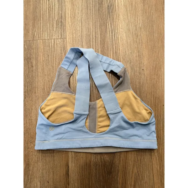 Lululemon Light Blue Racerback Sports Bra Size 6 Gold Logo Activewear‎ - Image 2
