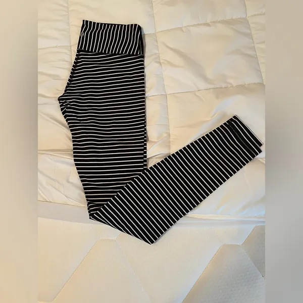 Lululemon Wunder Under Tight - Image 2