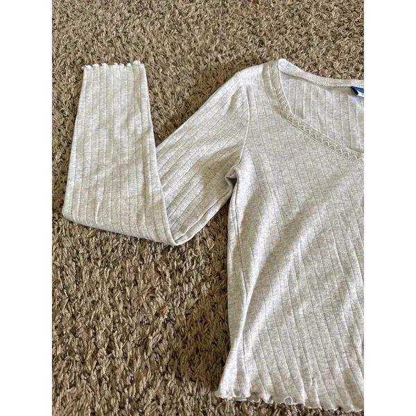 Old Navy‎ Women's Gray Cropped Long Sleeve Tee Size Medium - Image 7