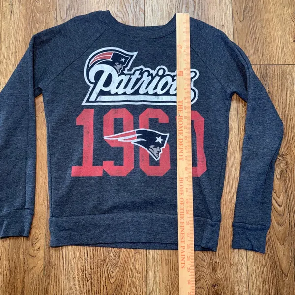 NFL Team Apparel New England Patriots Sweatshirt Womens Small Blue 1960 Graphic Pullover - Image 3