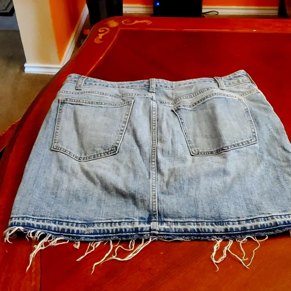 Old Navy Distressed Navy Denim Mini Skirt Size 12 - Image 8