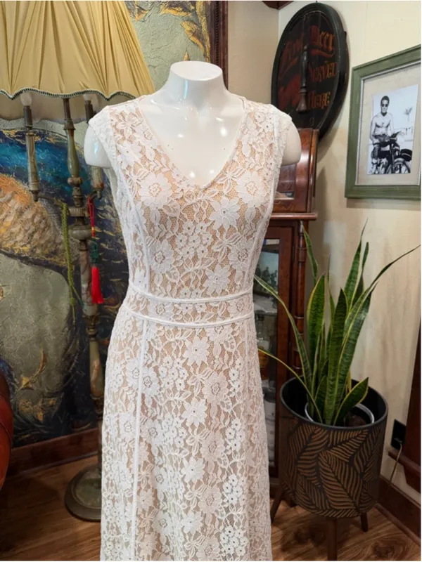 White Lace Overlay Maxi Dress V-Neck Nude Lining Resort Vacation Formal Boho M - Image 6