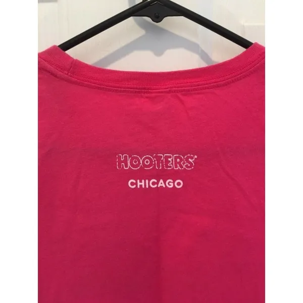New Hooters T-shirt Tata-riffic from Chicago Size Medium - Image 7