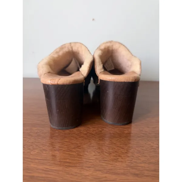 Ugg 7 Womens Chestnut Suede Leather Sherpa Lined Studded Slip On Mule Clog - Image 3