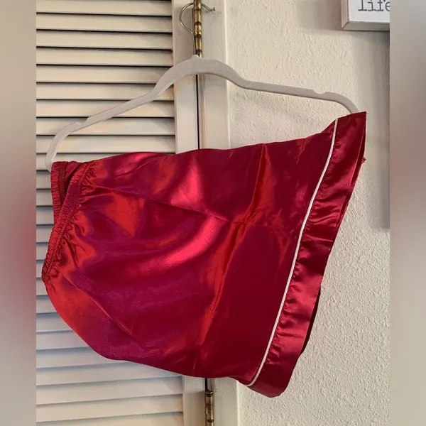Dark pink satin 2 piece short pajama set (only one set for sale) - Image 4