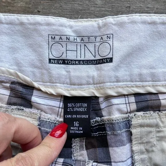 NY&Co‎ Manhattan Shorts Womens 16 Plaid Chino Tailored Zip Button Work - Image 3