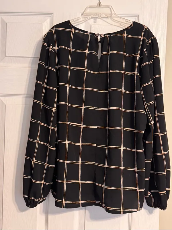 Maurice’s Black Ecru Leighton Windowpane Long Sleeve Keyhole Neck Blouse Medium - Image 3