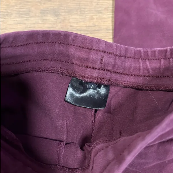 Alphalete Maroon Women's Gym Joggers: Size Small - Image 4
