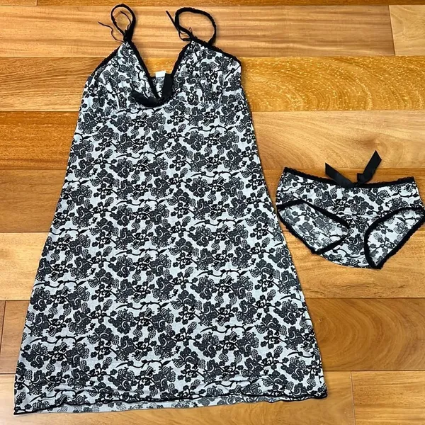 ‎NWOT slips size S Black - Image 2
