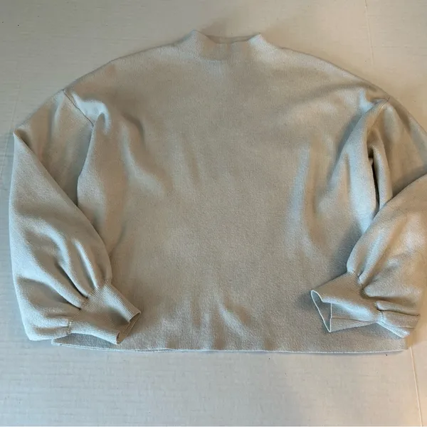 Women’s Vero Moda Soft Cream long sleeve Turtleneck Sweater size Medium - Image 3