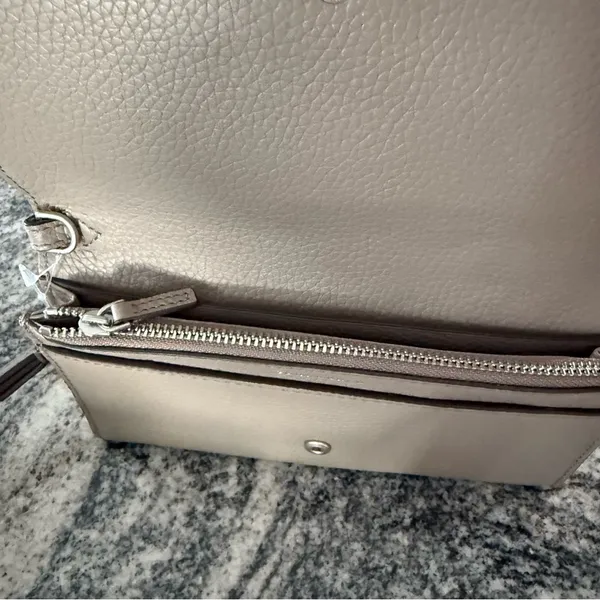 Tory Burch Britten Smartphone Wristlet French Gray NWT - Image 4