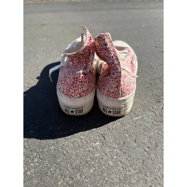 Converse Hightop floral spring womens size 7 - Image 4