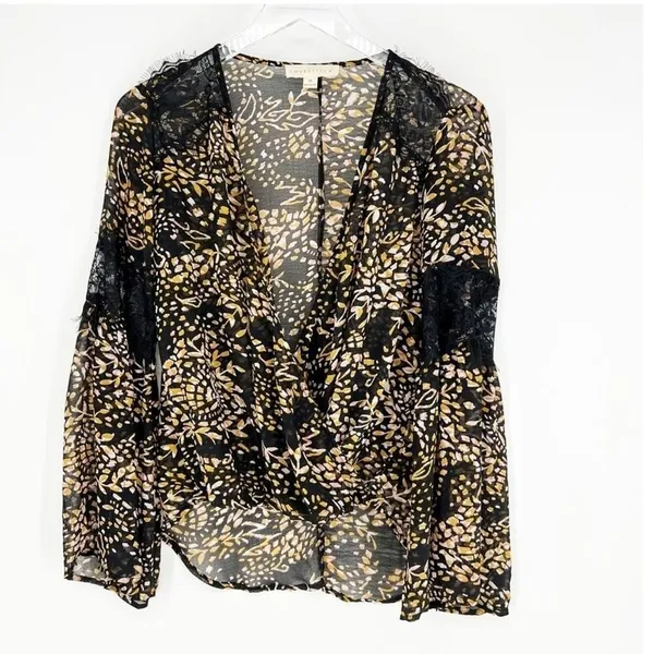 LOVESTITCH Women's Lace Detail Printed Bell Sleeve Blouse Size‎ M Boho - Image 2