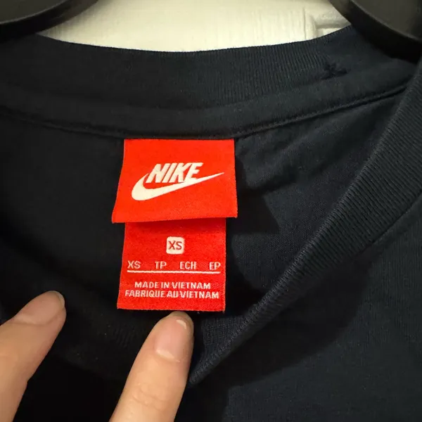 Nike Dark Blue T-Shirt with Red Tag - Image 3