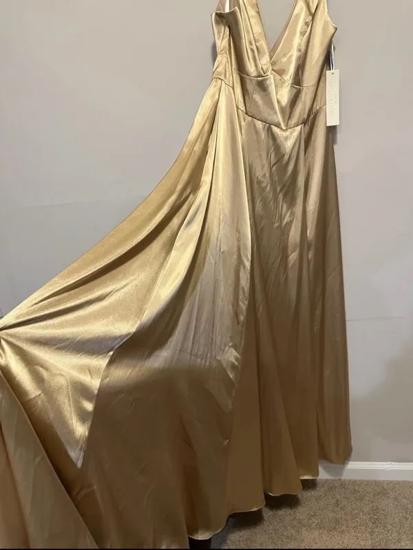 David’s Bridal - Galina Signature Long V-Neck Tank Ful in Golden Color Size 8 - Image 6