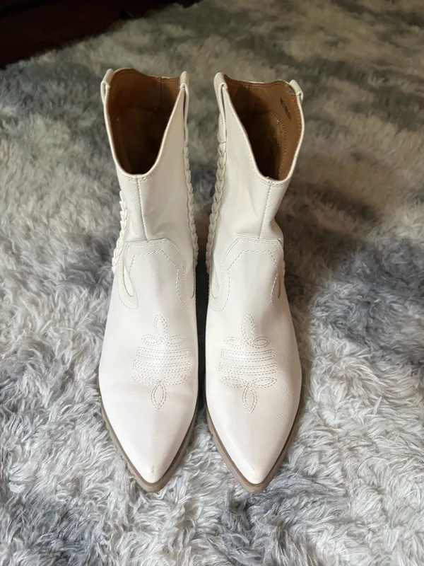 White Cowboy Boots Size 9 - Image 2