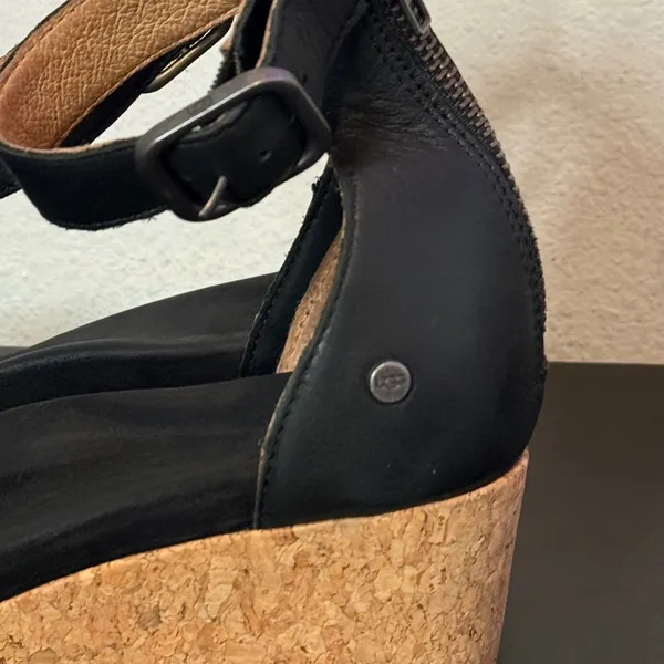 UGG Black Leather Wedge Sandals Womens 8.5 Zoe II Cork Ankle Strap 1102674 - Image 4