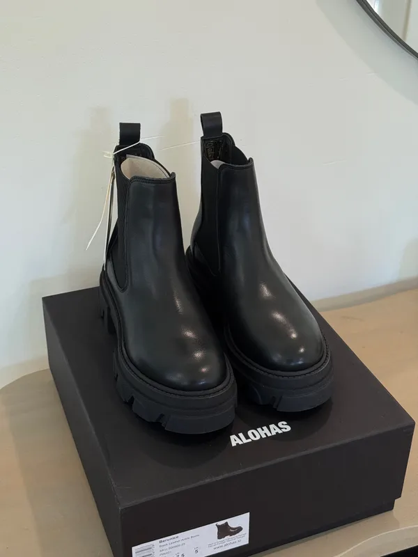 ALOHAS Bernice Black Leather Ankle Boots Size EU 38 (size 7/7.5) - Image 2